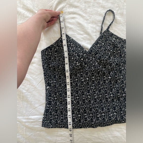 Anxiety Cafe vintage y2K back and white textured v-neck cropped tank top | L - Picture 10 of 10